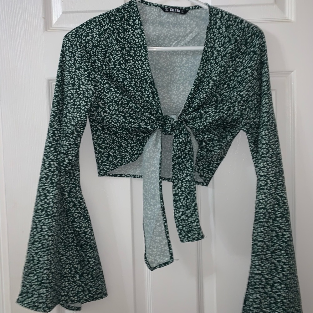 Bell sleeve croptop